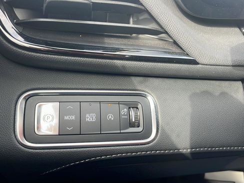 Used 2025 Buick Enclave Preferred image 13