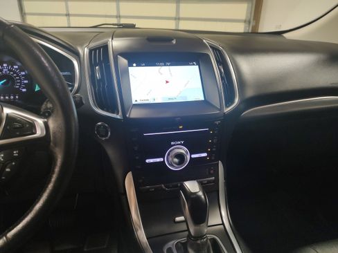 Used 2018 Ford Edge Titanium w/ Technology Package AWD/4WD image 7