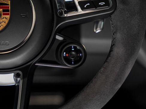 Used 2022 Porsche Cayenne Turbo S image 44