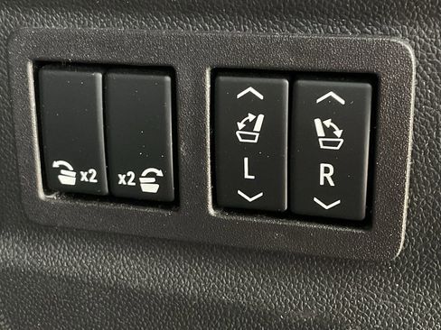 Used 2023 Chevrolet Tahoe LT w/ Luxury Package image 16