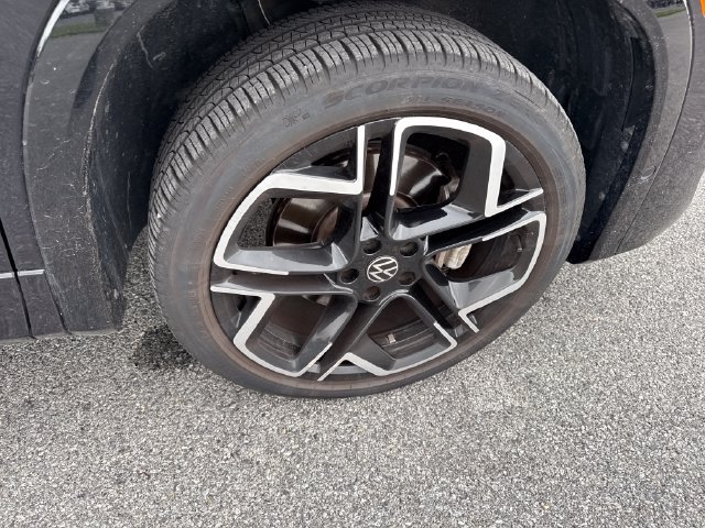 Used 2025 Volkswagen Tiguan SEL R-Line AWD/4WD image 11