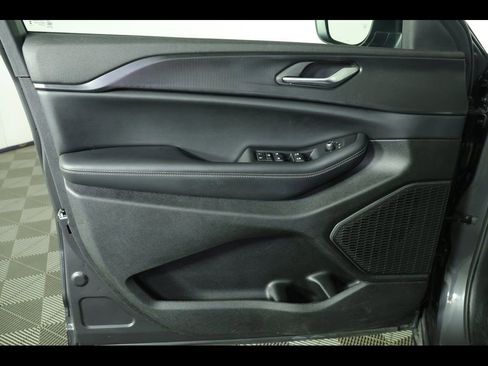 Used 2023 Jeep Grand Cherokee Laredo image 21