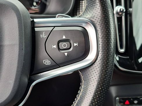 Used 2019 Volvo XC40 T5 R-Design AWD/4WD image 18