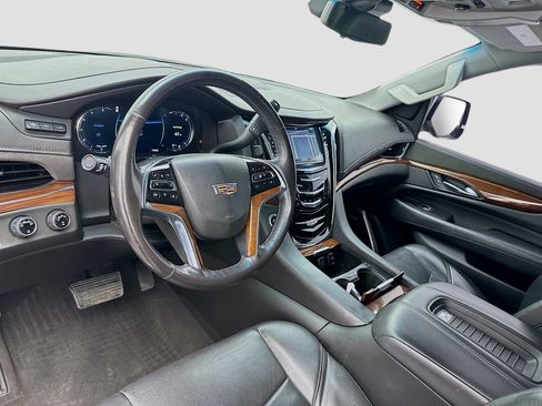 Used 2020 Cadillac Escalade Luxury image 7