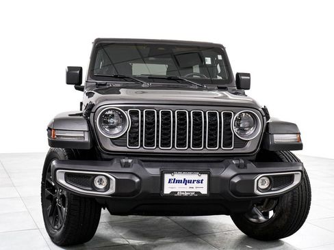 Used 2025 Jeep Wrangler Unlimited Sahara AWD/4WD image 3