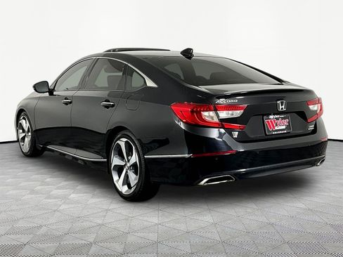 Used 2019 Honda Accord Touring image 4