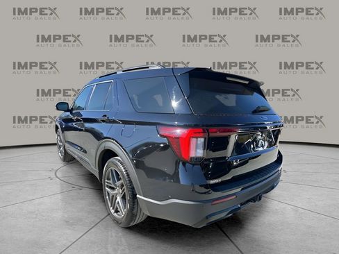Used 2025 Ford Explorer ST-Line w/ ST-Line Street Pack image 3