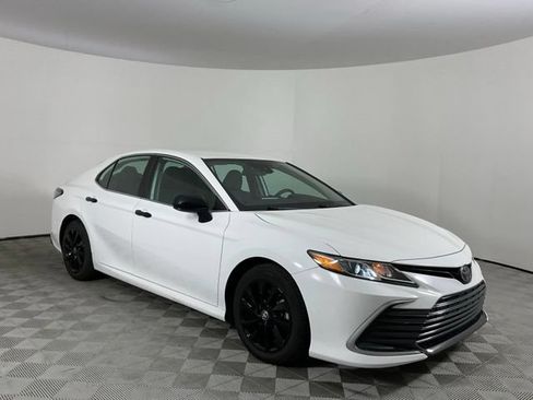 Used 2022 Toyota Camry LE w/ Carpet Mat Package (TMS) FWD image 3
