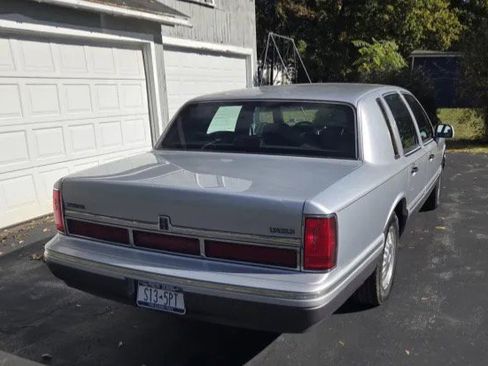Used 1995 Lincoln Town Car Signature image 27