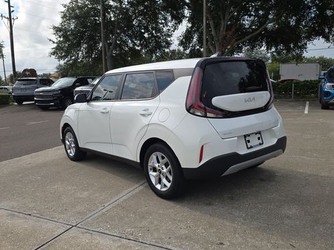 Used 2024 Kia Soul LX w/ Option Group 015 FWD image 6