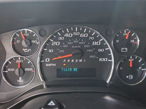 Used 2018 Chevrolet Express 2500 w/ Driver Convenience Package RWD image 27