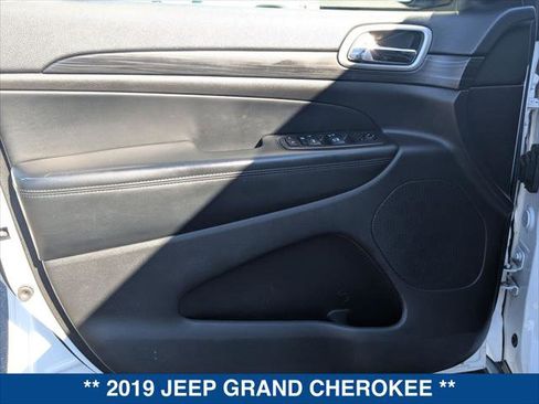 Used 2019 Jeep Grand Cherokee Laredo w/ Laredo X Package image 10