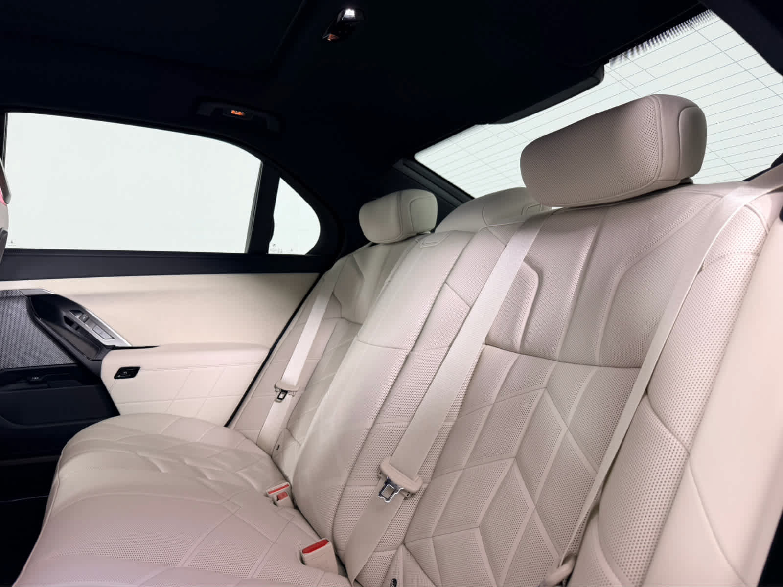 New 2027 BMW 740i w/ Executive Package RWD image 19