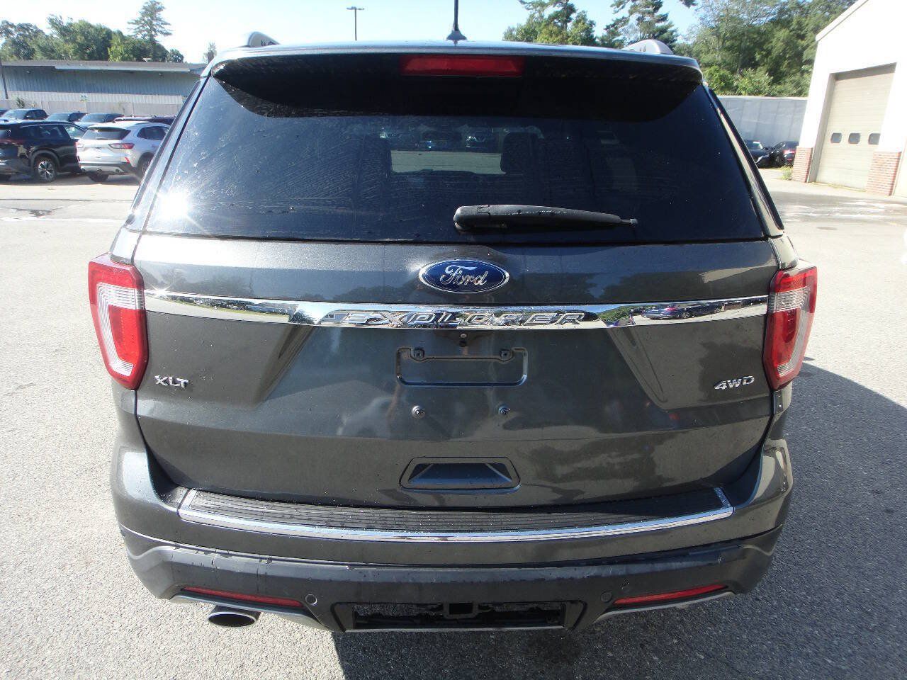Used 2018 Ford Explorer XLT w/ Equipment Group 202A AWD/4WD image 5