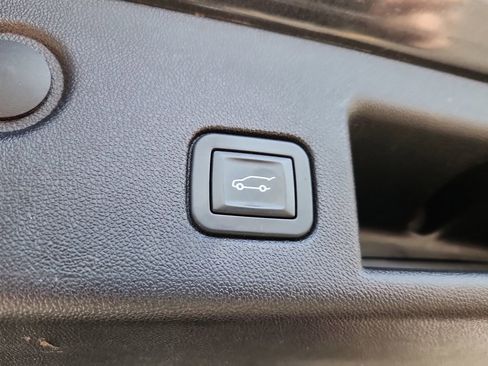 Used 2019 Chevrolet Equinox LT w/ Driver Convenience Package FWD image 13