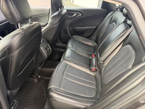 Used 2017 Chrysler 200 Limited Platinum w/ Comfort & Convenience Group FWD image 13
