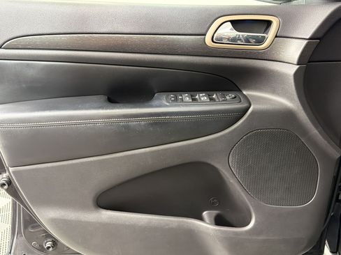 Used 2016 Jeep Grand Cherokee Laredo w/ Quick Order Package 23E RWD image 12