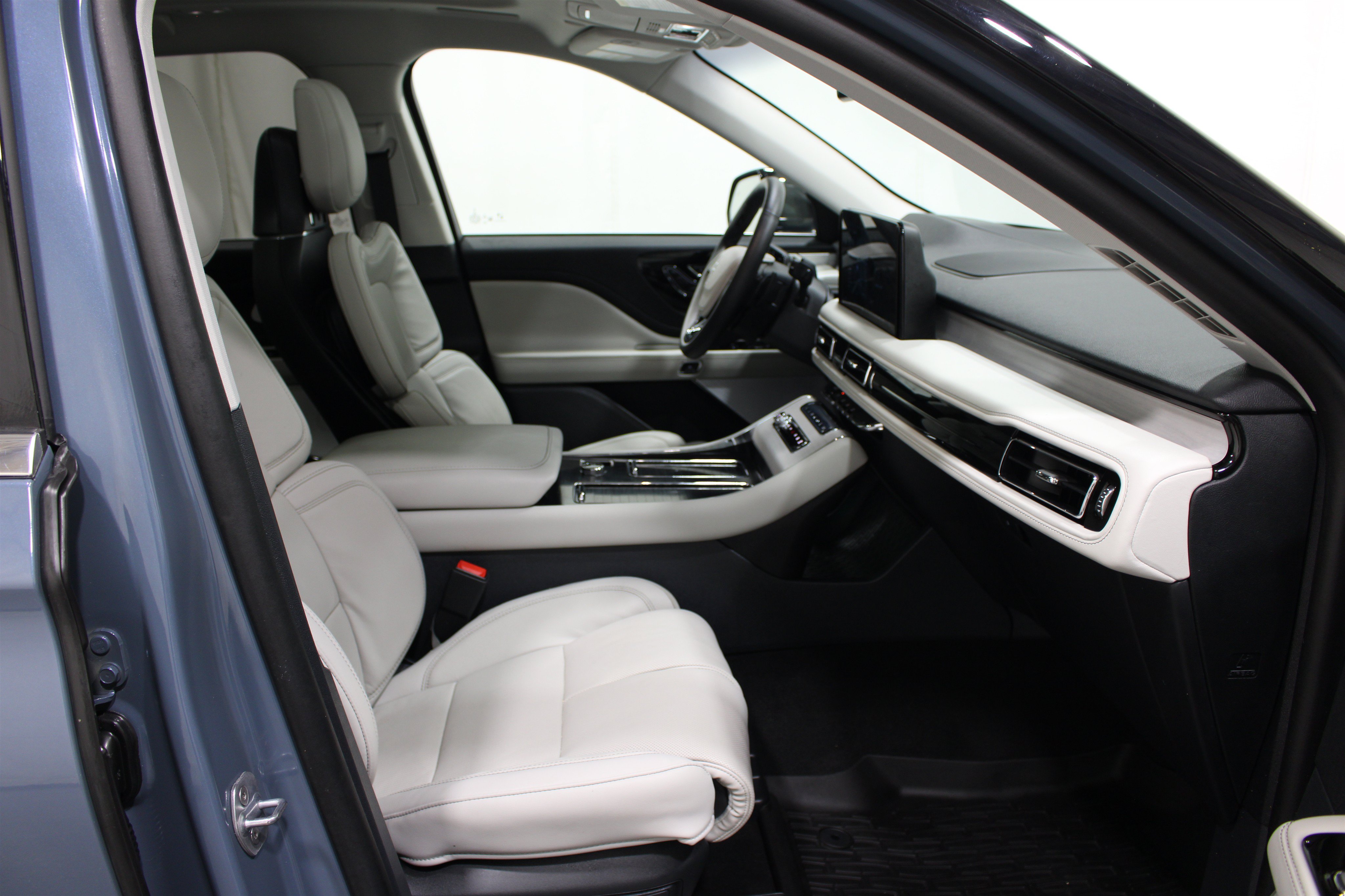 Used 2025 Lincoln Aviator Reserve w/ Equipment Group 201A AWD/4WD image 31