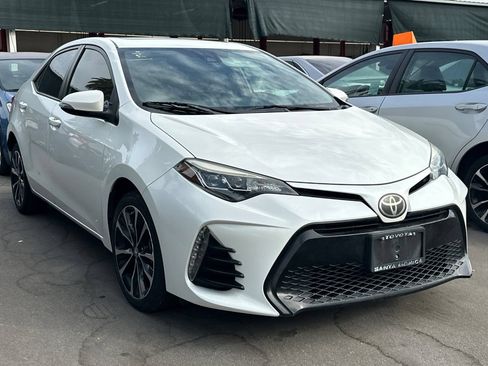 Used 2017 Toyota Corolla SE w/ SE Premium Package FWD image 2