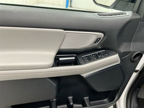 Used 2025 Ford Expedition Active image 22