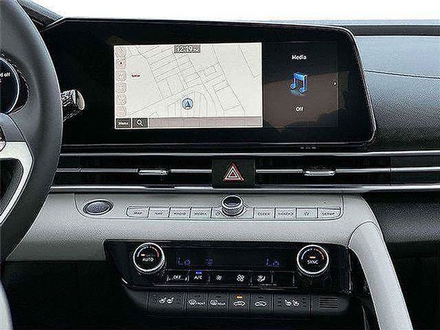 Used 2025 Hyundai Elantra Limited FWD image 23