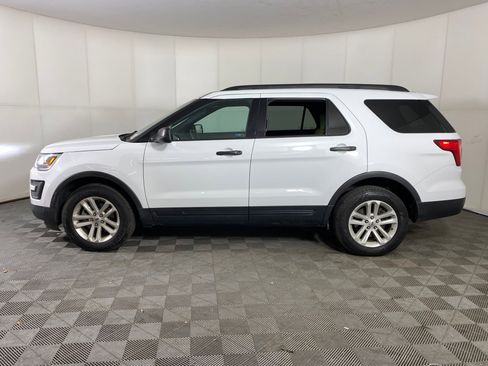 Used 2016 Ford Explorer 4WD image 2