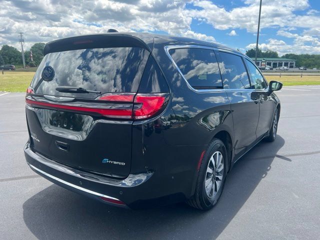 Used 2022 Chrysler Pacifica Touring-L w/ Uconnect Theater Family Group FWD image 7