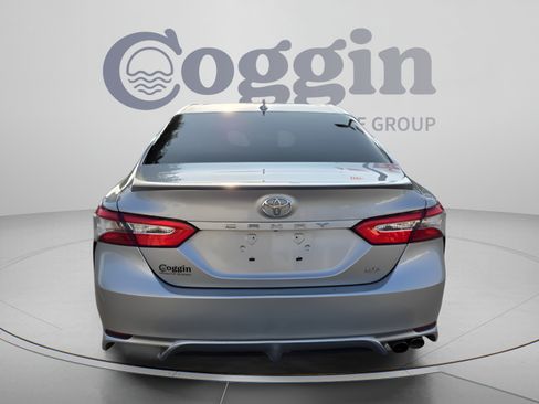Used 2019 Toyota Camry SE w/ Convenience Package FWD image 4