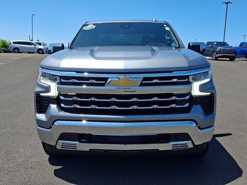 Used 2023 Chevrolet Silverado 1500 LTZ AWD/4WD image 2