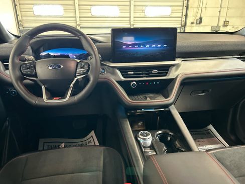 Used 2025 Ford Explorer ST w/ Sun And Sound Package AWD/4WD image 4