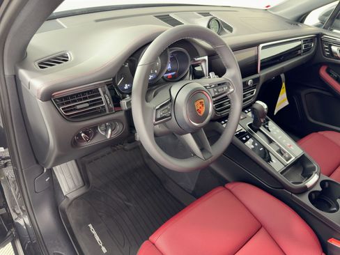 Certified 2026 Porsche Macan AWD/4WD image 4