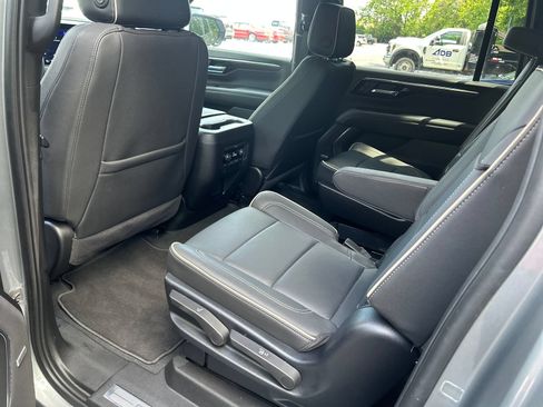 Used 2025 Chevrolet Suburban Premier RWD image 24