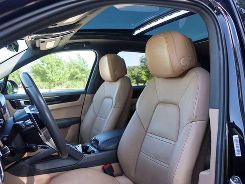 Used 2020 Porsche Cayenne AWD/4WD image 14