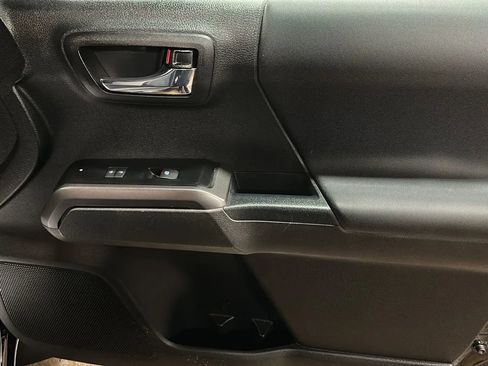 Used 2023 Toyota Tacoma TRD Off-Road image 17