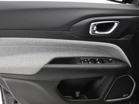 Used 2024 Jeep Compass Latitude w/ Sun and Sound Group image 14