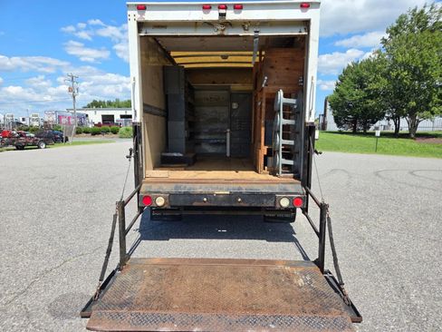 Used 2015 Chevrolet Express 3500 RWD image 30