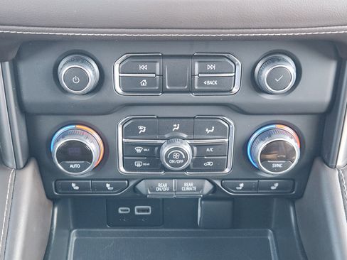 Used 2023 Chevrolet Tahoe Z71 w/ Luxury Package image 22