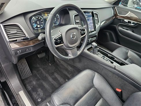 Used 2017 Volvo XC90 T5 Momentum w/ Vision Package image 18