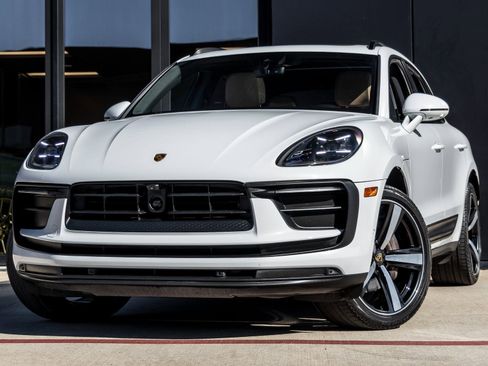 Certified 2023 Porsche Macan image 1