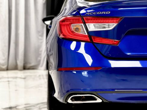 Used 2018 Honda Accord Sport image 14