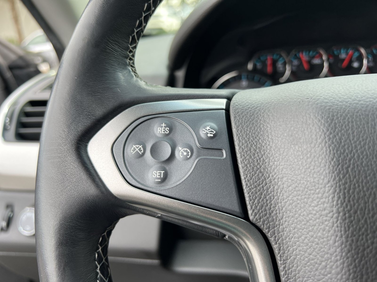 Used 2019 Chevrolet Tahoe LS w/ Enhanced Driver Alert Package AWD/4WD image 31