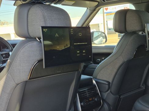 Used 2023 Land Rover Range Rover SV image 28