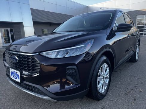 Used 2023 Ford Escape Active w/ Tech Pack #2 AWD/4WD image 2