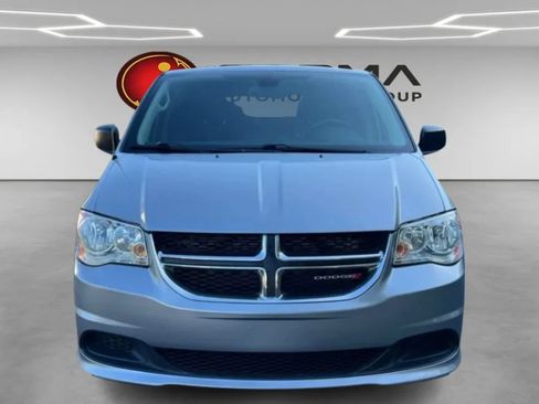 Used 2019 Dodge Grand Caravan SE w/ UConnect Hands-Free Group FWD image 8