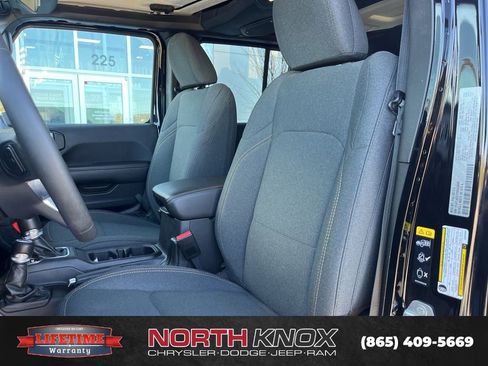 Used 2024 Jeep Wrangler Unlimited Sahara w/ Safety Group AWD/4WD image 5