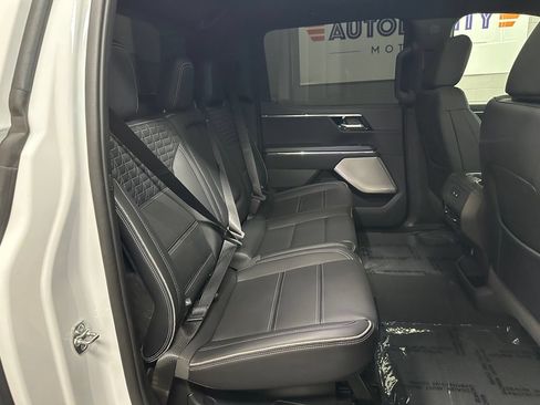 Used 2025 GMC Sierra EV Denali AWD/4WD image 21