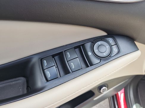 Used 2021 Buick Enclave Essence image 14