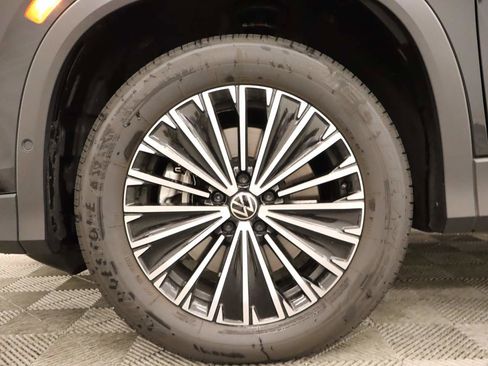 Certified 2025 Volkswagen Tiguan S w/ 18" Wheel Package image 4