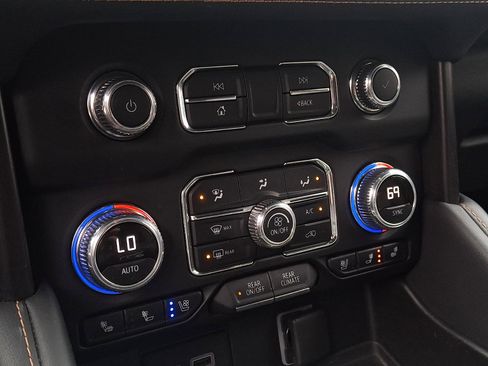 Used 2022 GMC Yukon AT4 image 10