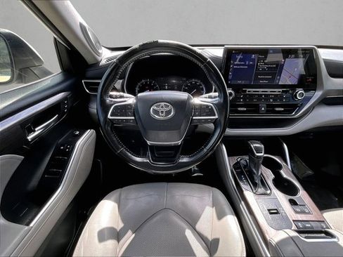 Used 2021 Toyota Highlander Limited image 7